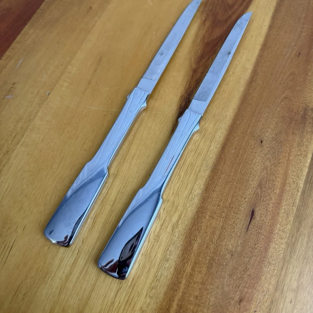 Towle stainless Byfield lot of 2 steak knives 8 1/2